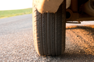 Vacaciones: ¿Cómo evaluar si los neumáticos son seguros para la ruta?